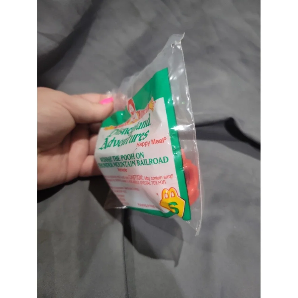 1994 Disneyland Adventures McDonalds Happy Meal Toy Winnie the Pooh Under 3